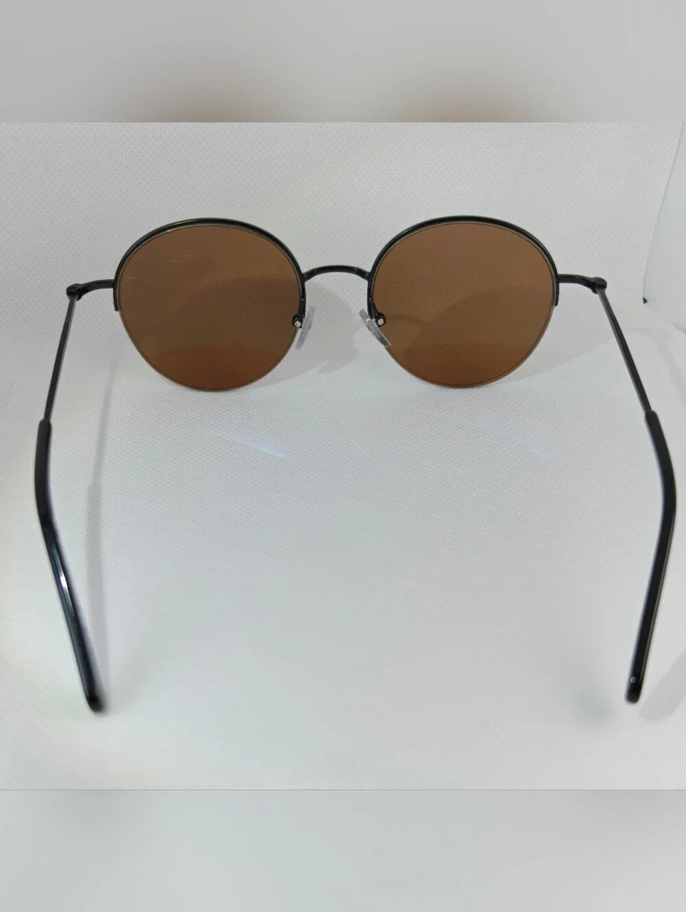 Sun Albee. Gold Classic Round Antique Gold Frame. Semi Rimless.